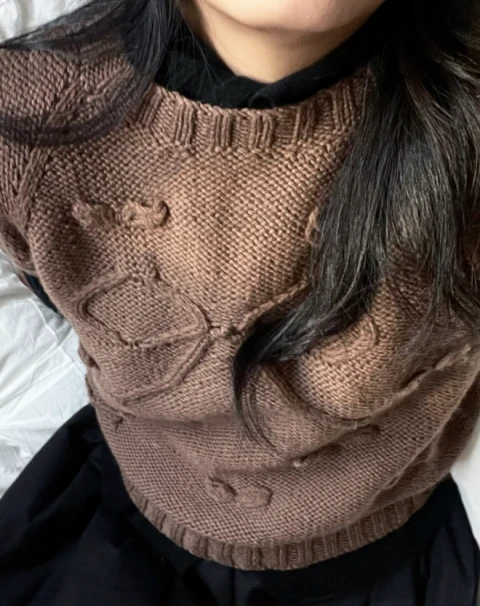 오렌지와 아이보리 배색의 뜨개 작품